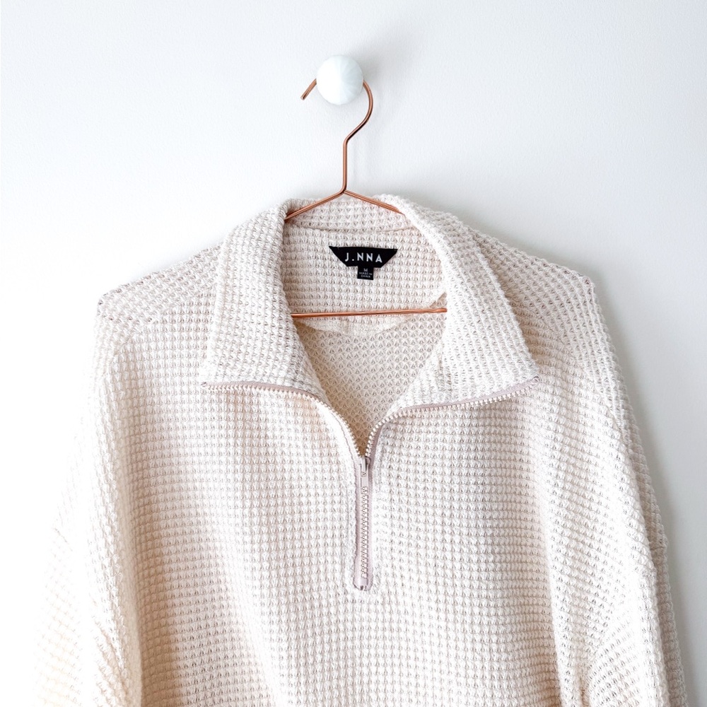 Women’s NWOT Cropped Beige Light Stylish Sweater